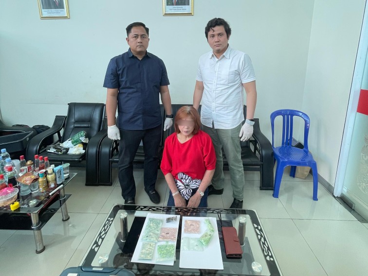 Nekat, Emak-emak Asal Malaysia Selundupkan 694 Butir Ekstasi, Disembunyikan di Bra dan Celana