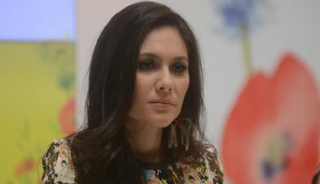 Heboh Ciuman Wulan Guritno dengan Ferry Salim