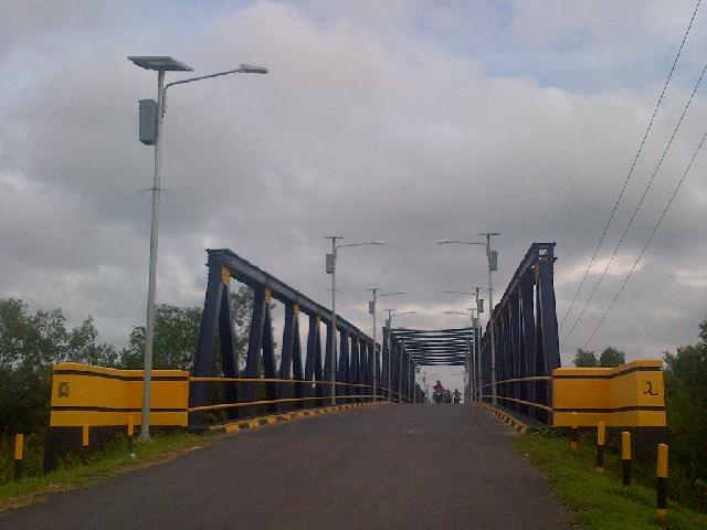 Puluhan Baterai Lampu Tenaga Surya Raib