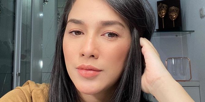 Ussy Tampil dengan Rambut Asli, Cantik & Mirip Banget Andhika Pratama