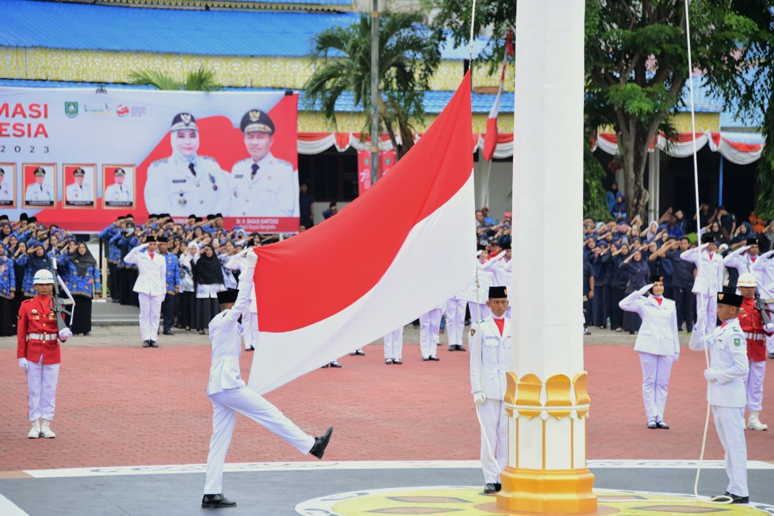 Upacara Peringatan Detik-Detik Proklamasi di Bengkalis: Kasmarni dan Bagus Santoso Tampil Elegan