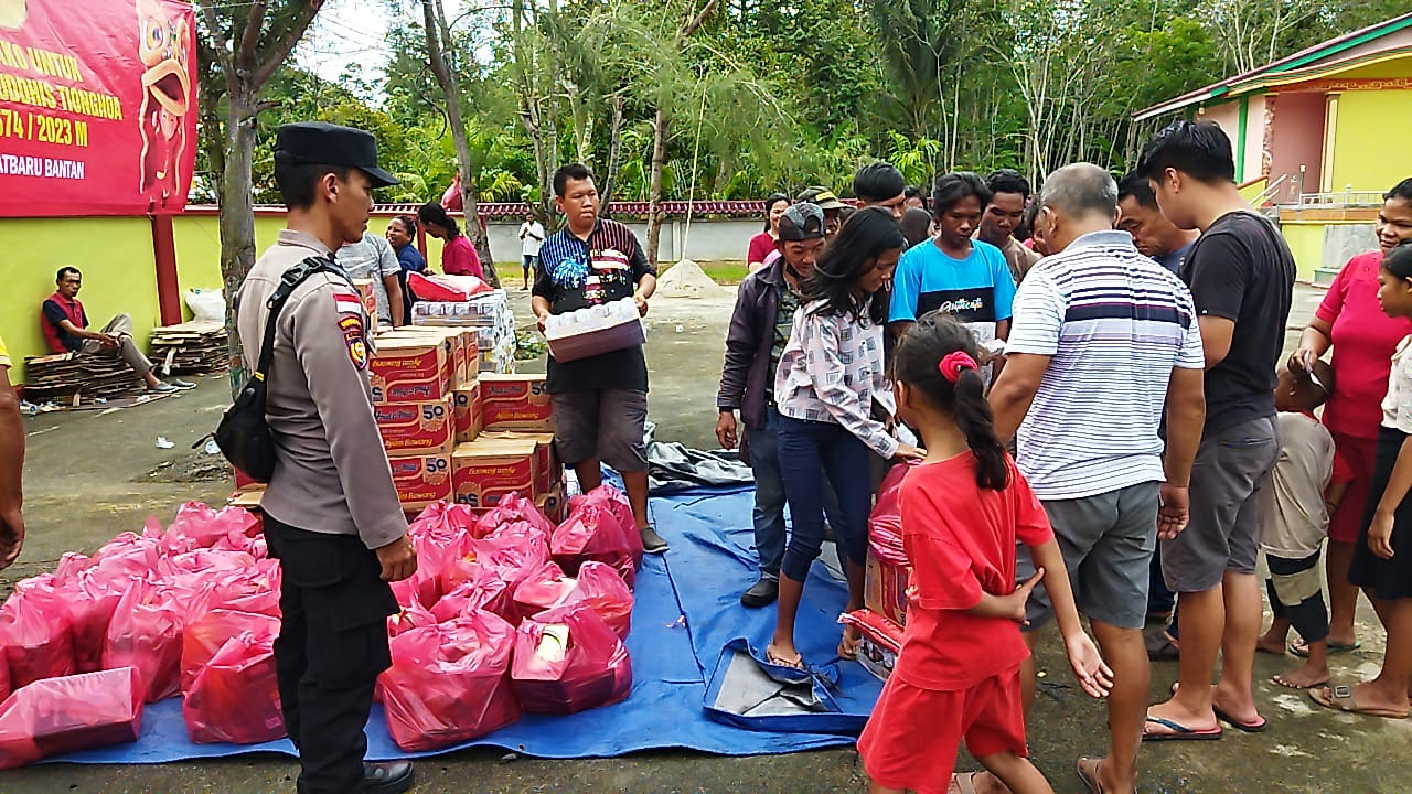 Hari Raya Imlek, Polres Bengkalis Bantu Salurkan Bantuan Sembako Kepada Keluarga Budhis