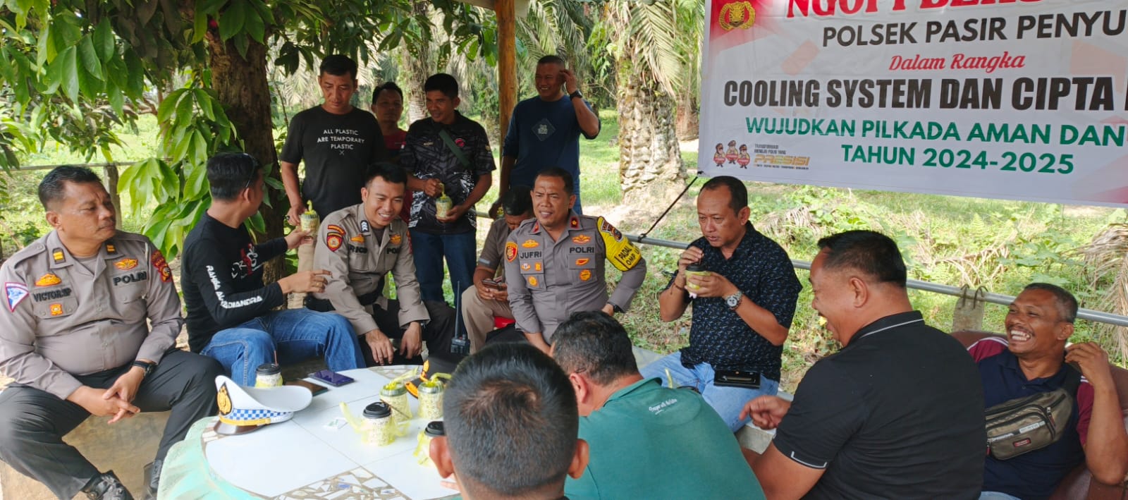 Polsek Pasir Penyu Jadikan Ruang Terbuka Perusahaan Tempat Diskusi Pilkada Damai