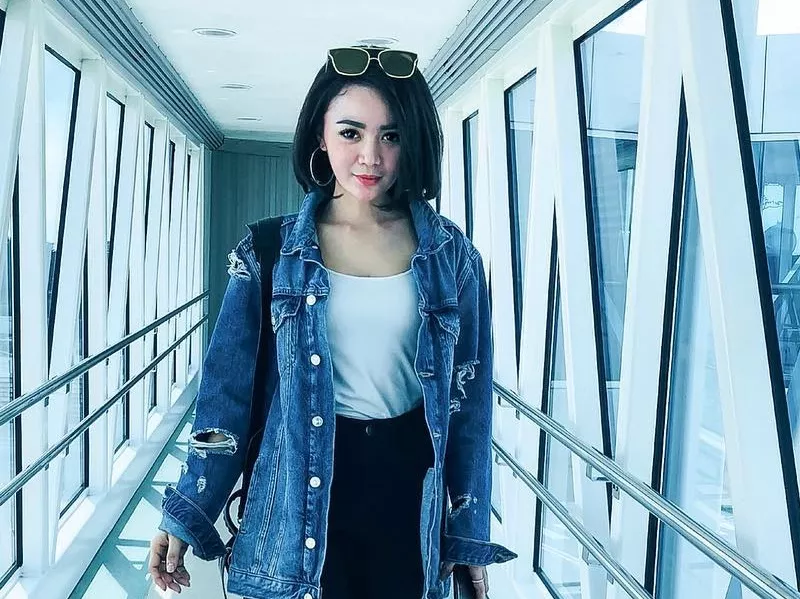Empat Gaya Wika Salim di Bandara, Cantik Menggemaskan!