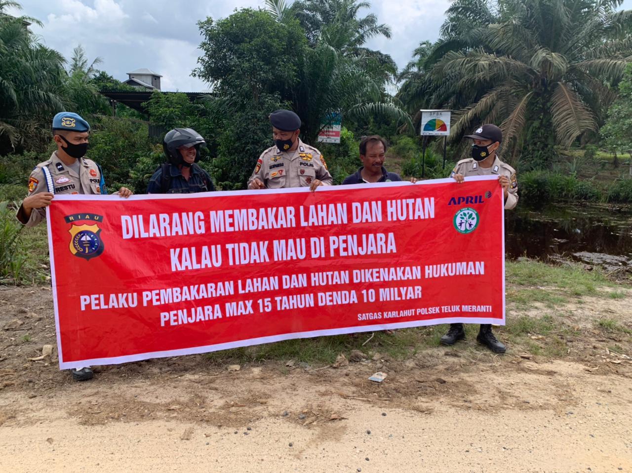 Warga di Jalan Lintas Bono Jadi Sasaran Polsek Teluk Meranti Sosialisasi Karhutla