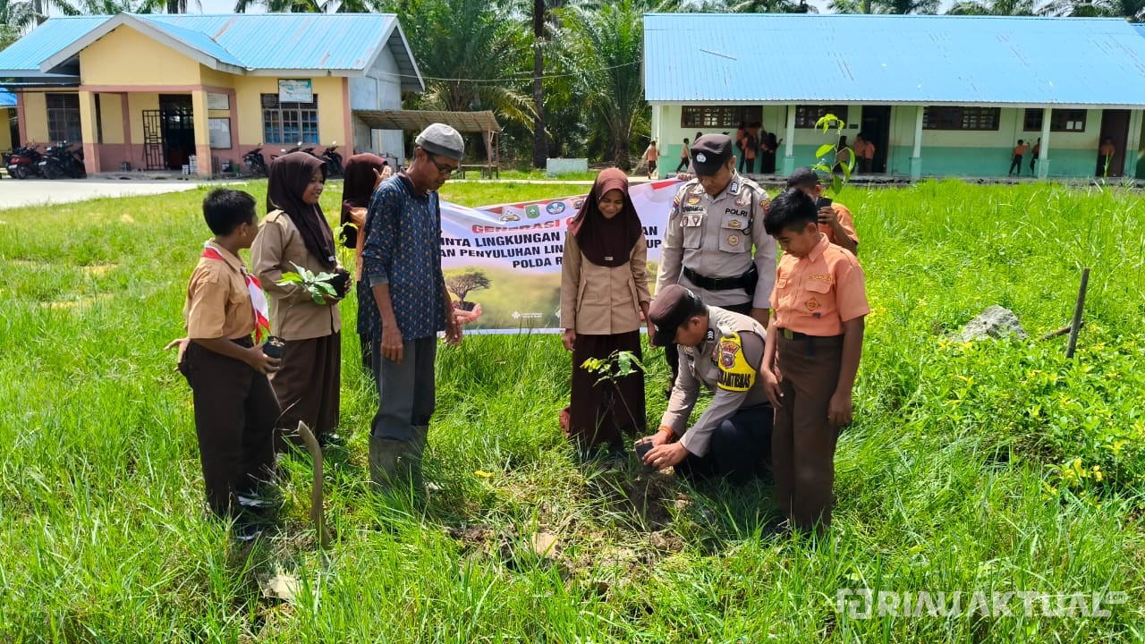 Polsek Rimba Melintang Ajarkan Pelajar SDN 020 Teluk Pulau Hilir Peduli Lingkungan Melalui Green Policing