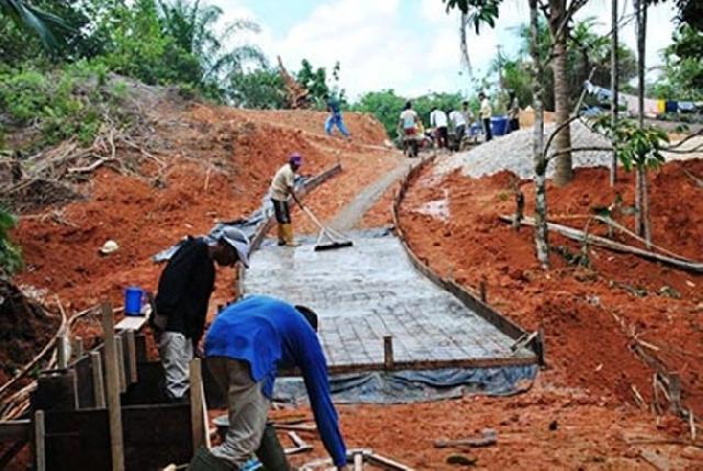 Kecamatan Kerinci Kanan Fokuskan Semenisasi Jalan