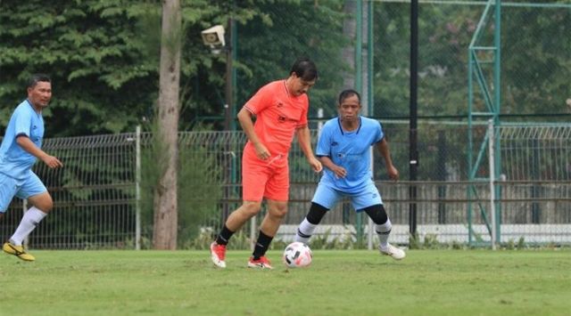 Ini Video Detik-detik Ricky Yakobi Meninggal Dunia: Cetak Gol, Pingsan Lalu Digotong ke Pinggir Lapangan