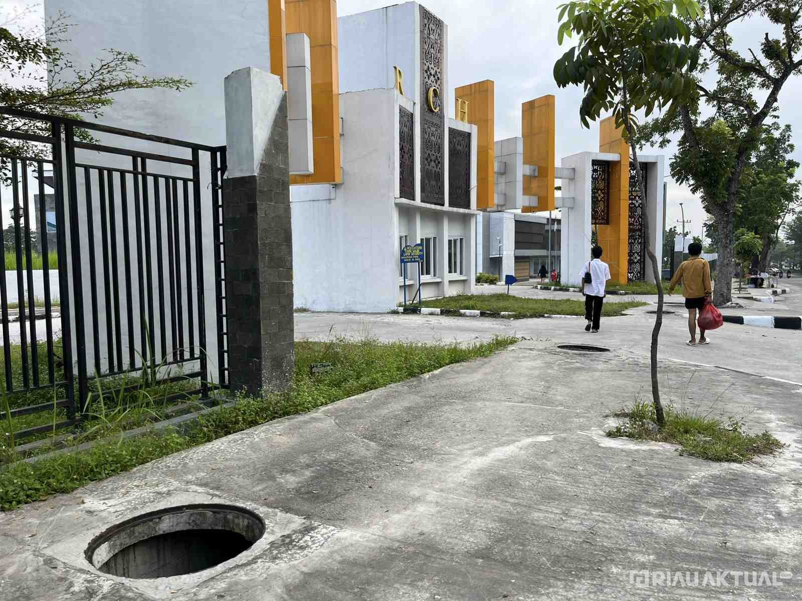 Diamankan Dinas PUPR, Besi Penutup Drainase di Depan RCH akan Dipasang Kembali
