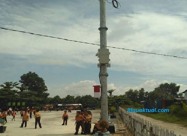Aneh,, di Pekanbaru ada Tower Telekomunikasi di Pekarangan Sekolah