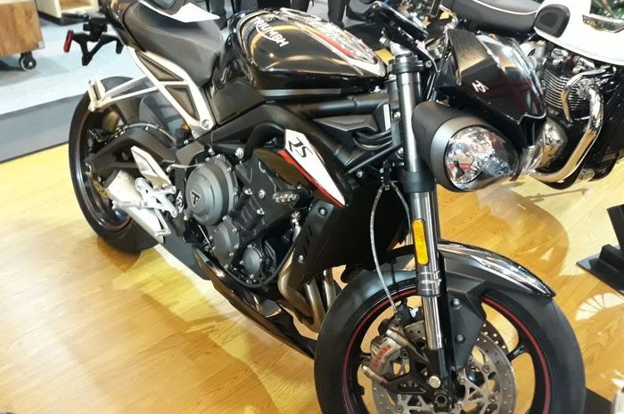 Roadster Triumph Street Triple RS Meluncur, Harga 'Cuma' Rp 385 Juta