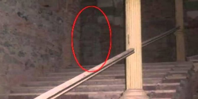 Benarkah hantu dapat tertangkap kamera.. Ini penjelasannya secara sains!