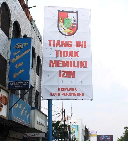 Dewan Pertanyakan Walikota Pekanbaru Izinkan Polda Pasang Iklan Ilegal