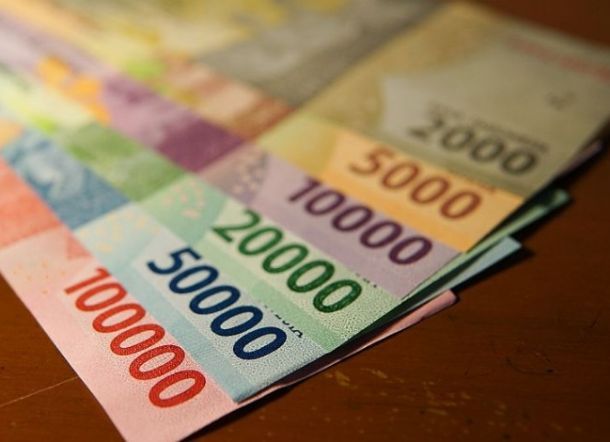 Virus Corona Mungkin Bisa Menyebar Lewat Uang Kertas