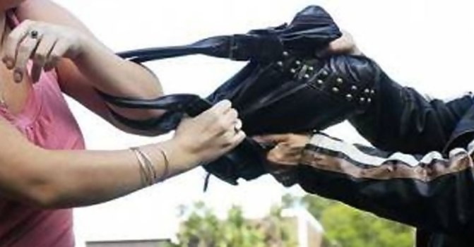 Cinta Ditolak, HP Gebetan Disikat