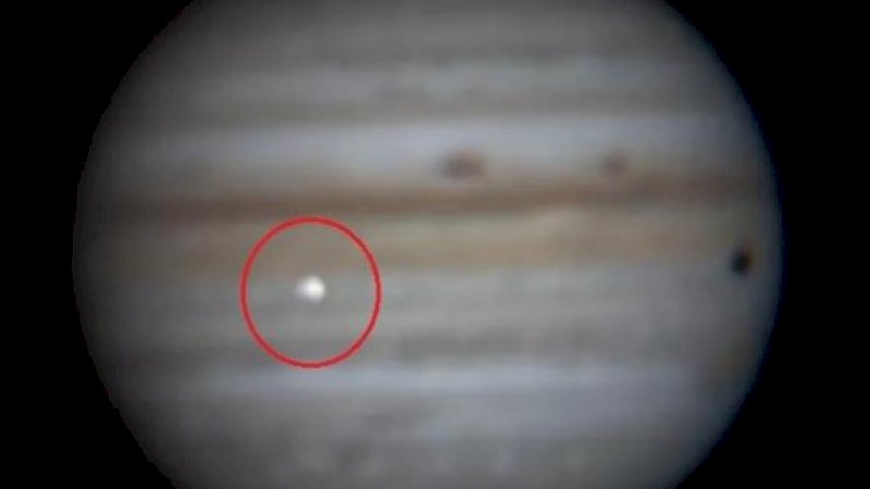 Detik-Detik Menakjubkan saat Batu Luar Angkasa Menabrak Jupiter
