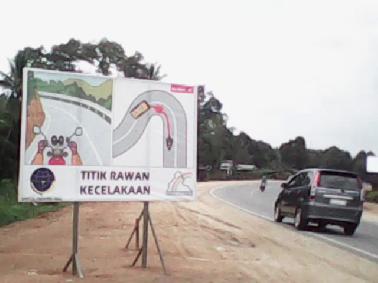 Spanduk Titik Rawan Kecelakaan Diperlukan di Jalan Pekanbaru-Bangkinang
