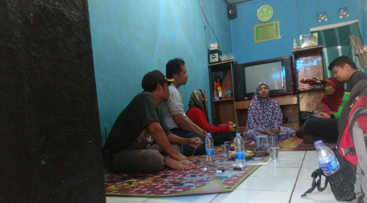 Putra Pria Dibakar Hidup-Hidup: Abi Mana, Kok Tidak Salat?