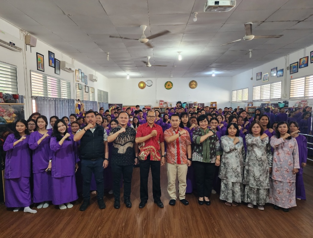 Datangi SMAN 1 Pekanbaru, Ditresnarkoba Polda Riau Pesankan Pemilu Damai
