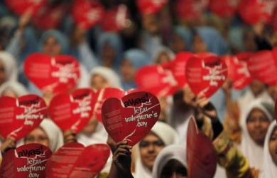 Ingat! Bukan Budaya Islam, Ini Dia Hukuman bagi Umat Muslim yang Selalu Merayakan Valentine