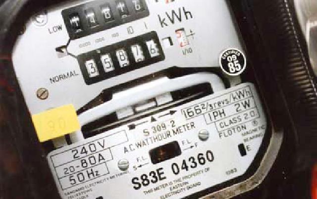 Meteran Diduga Tidak Normal Tarif PLTD Cekik Warga Sepotong