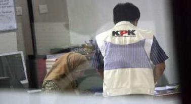 Istri Luthfi Hasan Diperiksa KPK