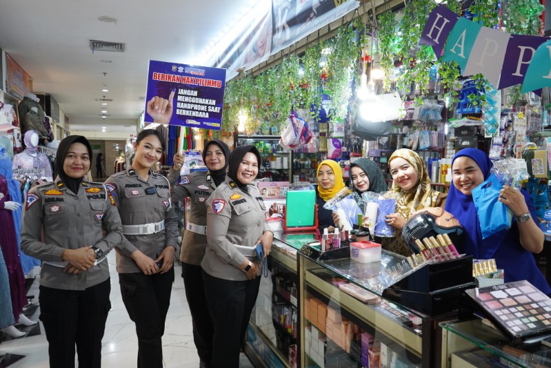 Cara Unik Satgas Cooling System Ditlantas Polda Riau Sosialisasikan Pilkada Damai