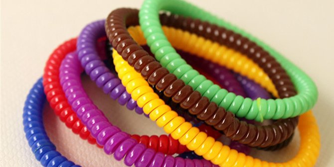 Dampak Buruk dari Kebiasaan Menggunakan Ikat Rambut di Tangan