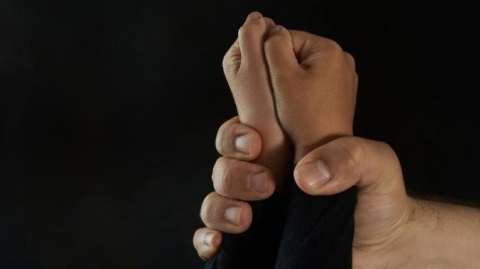 Seorang Ayah Tegalsari Surabaya 7 Tahun Setubuhi Anak Tiri, Saat Korban Laporan Ibunya Tak Percaya