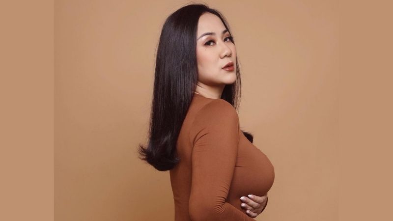 Pose Busung Dada, Tante Ernie: Dari Mata Turun ke...