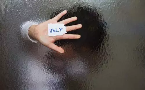 Tak Hanya Menggerayangi, Bapak Bejat Ini Juga Rekam 2 Anak Gadisnya Mandi