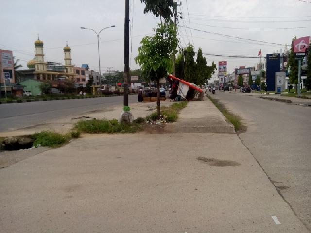 Pedagang Trotoar di HR.Soebrantas Panam Diduga Curi Aliran Listrik