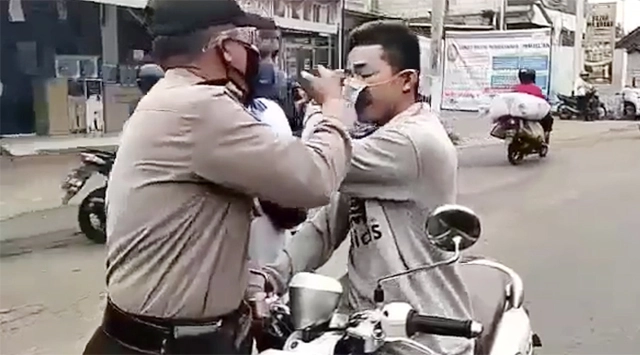 Ini Video Detik-detik Pelanggar PSBB Pukul Petugas di Bogor