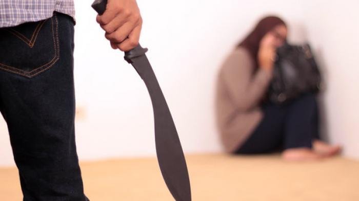 HS Bacok Sang Istri Setelah Temukan Istri Berduaan dengan Pria Lain Saat Dini Hari