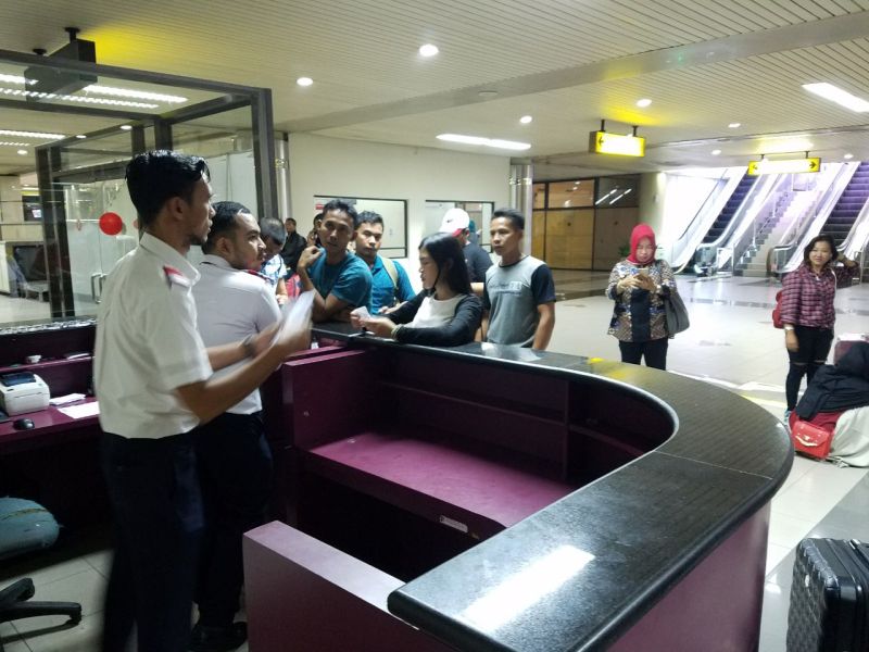 Merasa Dibohongi, Belasan Penumpang Lion Air di Batam Ngamuk