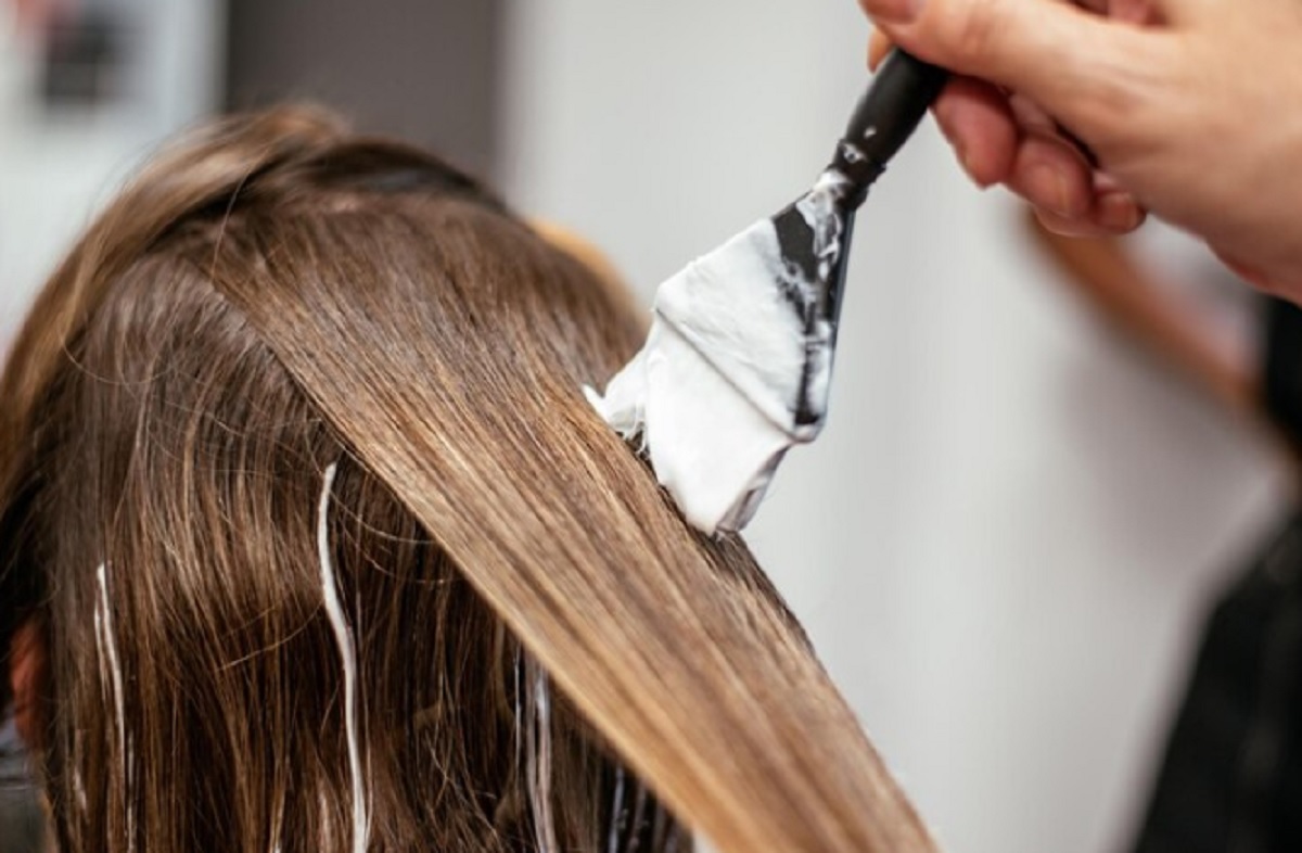 Kenali Bahaya Bleaching Rambut