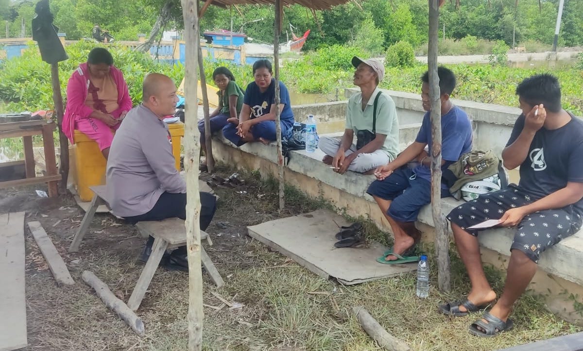 Bhabinkamtibmas Desa Bantan Tengah Aktif Sosialisasikan Pesan Kamtibmas Jelang Pilkada 2024