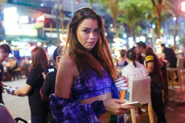 Sebelum Tewas, Model Cantik Ini Pernah Threesome dengan Taipan AS