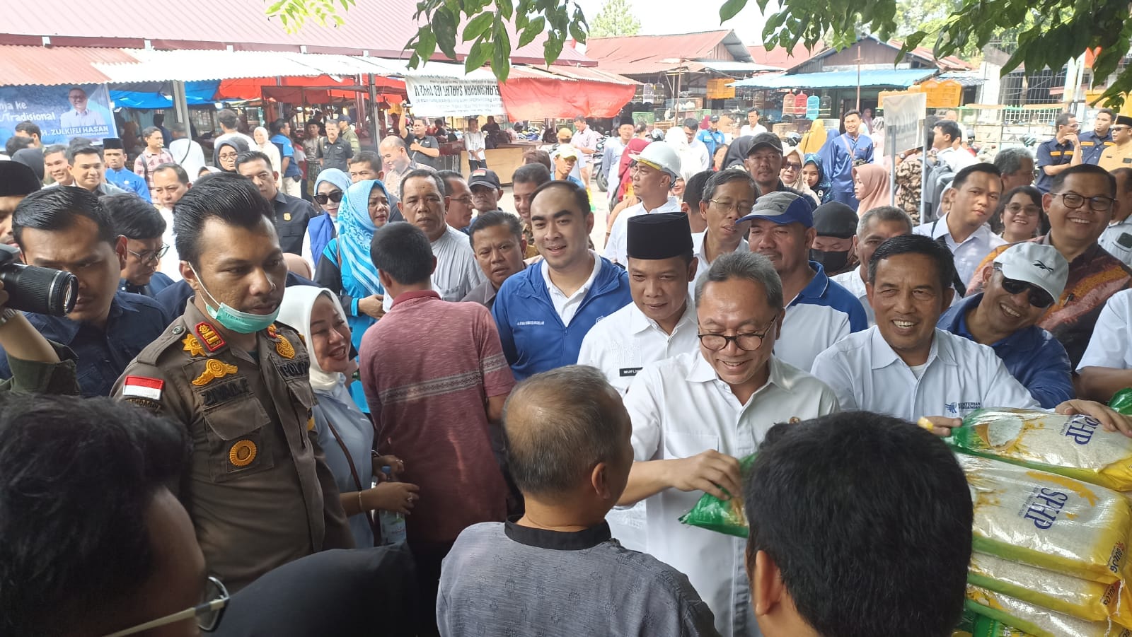 Tinjau Pasar Palapa, ini Pesan Mendag RI ke Pj Wako