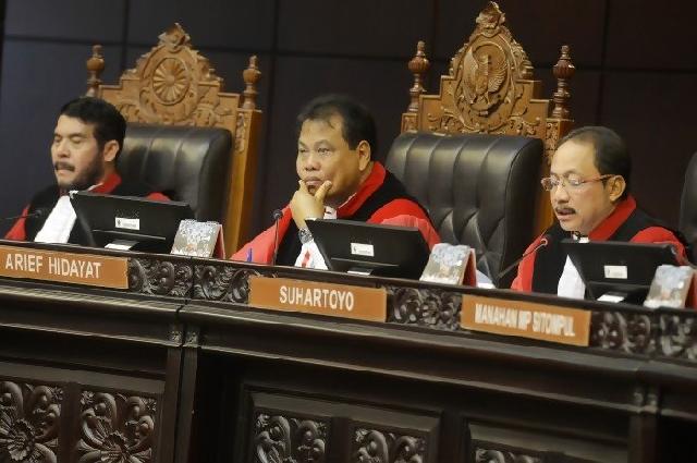 Larangan menikah dengan teman sekantor digugat ke MK