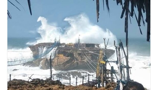 Merinding! setelah Gelombang Tinggi, Muncul Ombak Mirip Kereta Kencana Nyi Roro Kidul