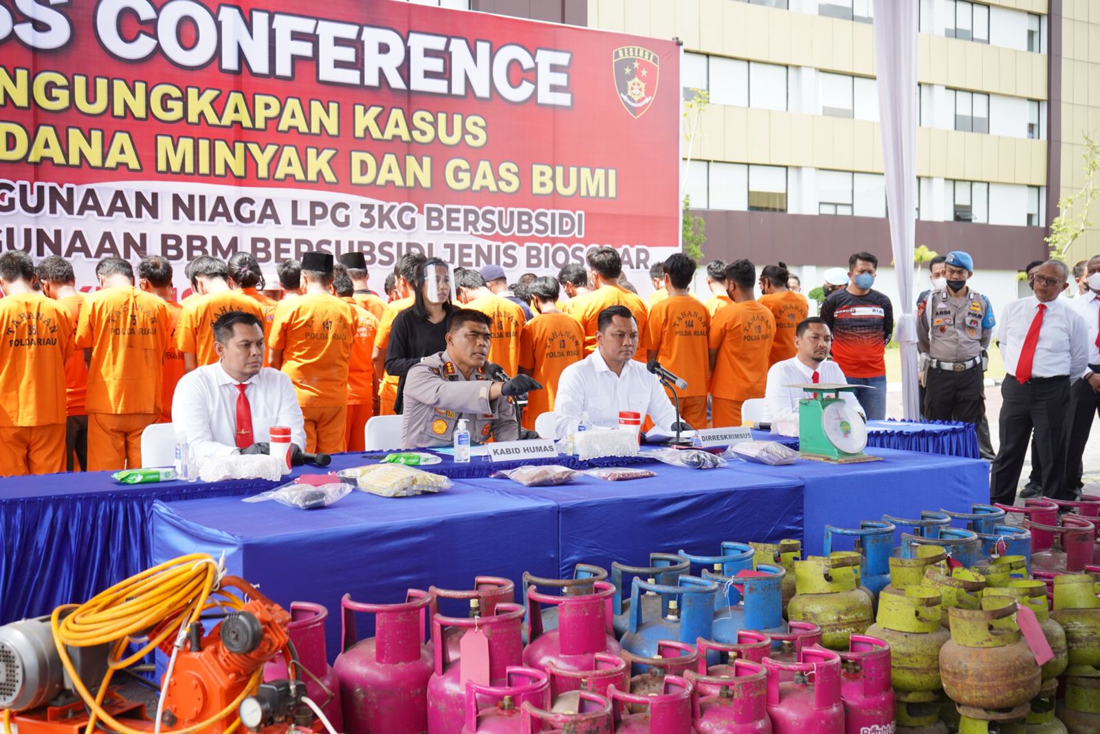 Raup Omzet Ratusan Juta, Polda Riau Tangkap 5 Pelaku Pengoplos Gas Elpiji Subsidi
