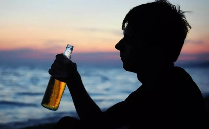 Berikut Ciri-Ciri Remaja Kecanduan Alkohol