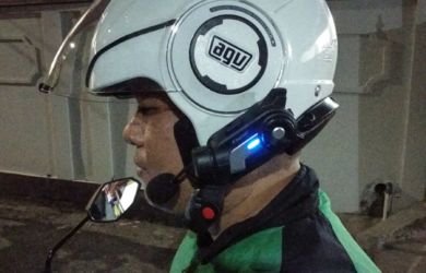 Gokil ! Driver Ojol Narik Pakai Helm Puluhan Juta Ini Viral