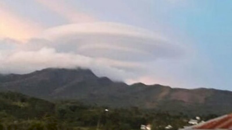 Awan Berbentuk Piring Terbang Bikin Heboh Warga Jenetallasa Jeneponto