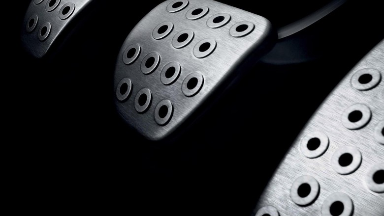 Pedal Gas Macet di Kecepatan Tinggi, Apa yang Harus Dilakukan?