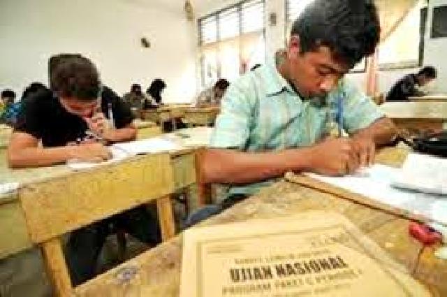 Pelaksanaan Ujian Paket C di Pekanbaru Tanggal 14 April 2014, Diikuti 887 Murid