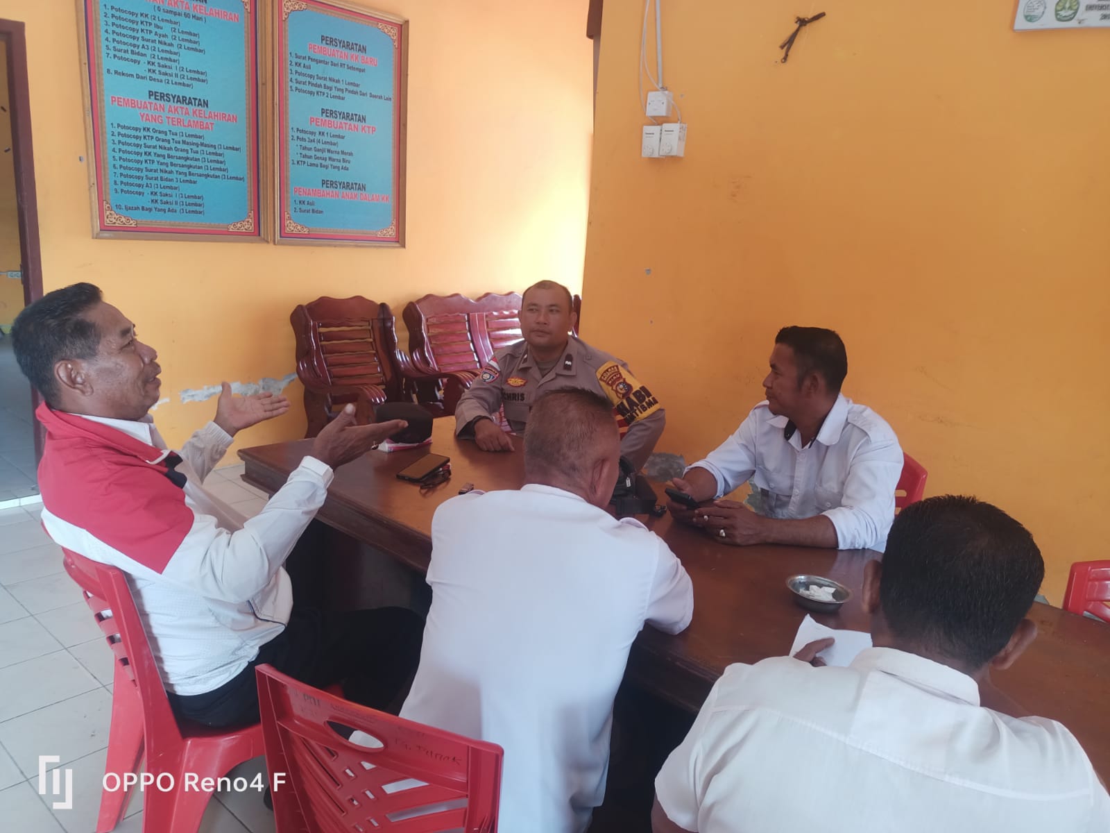 Bhabinkamtibmas Desa Tanjung Punak Laksanakan Cooling System Jelang Pilkada 2024