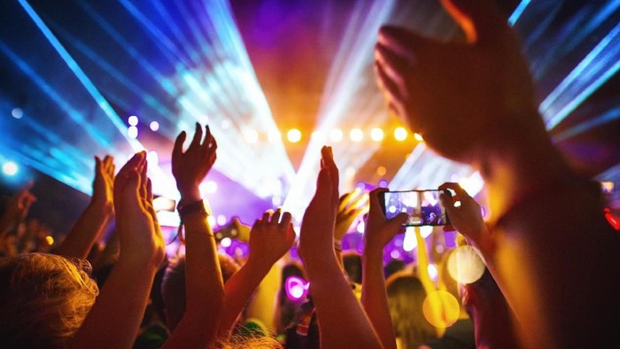 Eksperimen COVID-19, Spanyol Sengaja Buat Konser Musik Ramai