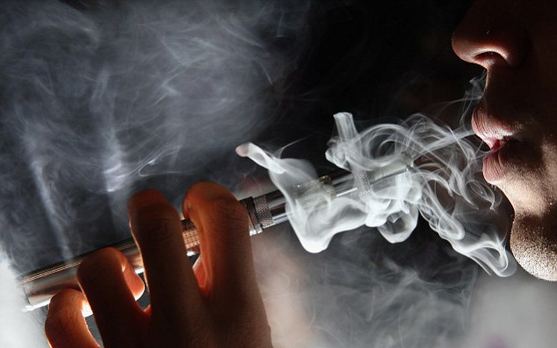 Awas! Sekali Hirup Asap Vape Tingkatkan Risiko Serangan Jantung